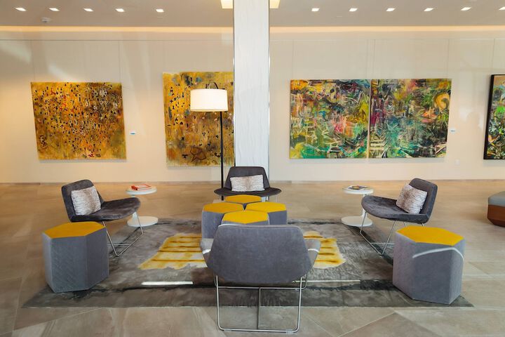 Lobby lounge