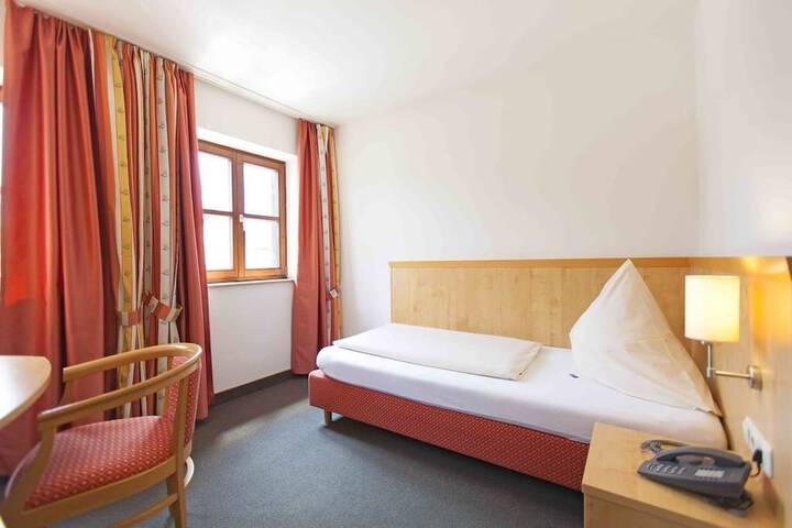 Room 2 of 46