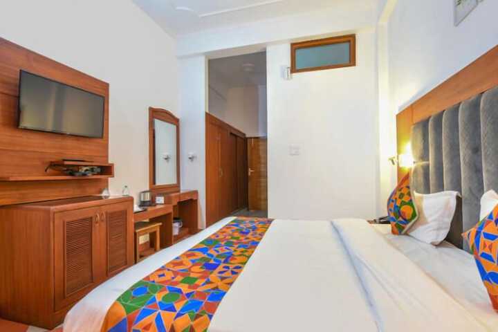 Room 13 of 29