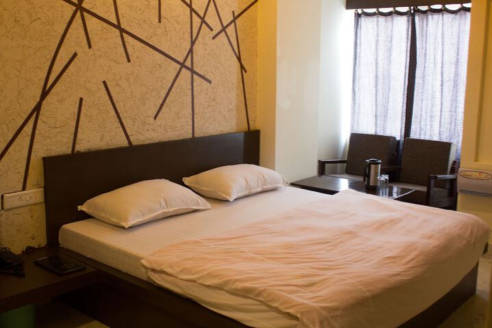 Room 4 of 17