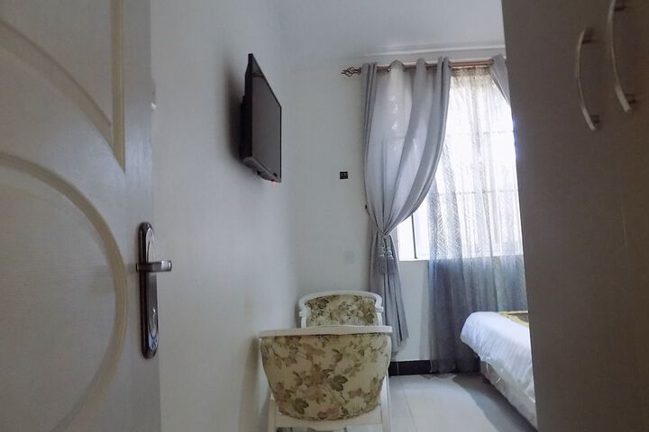 Room 16 of 37