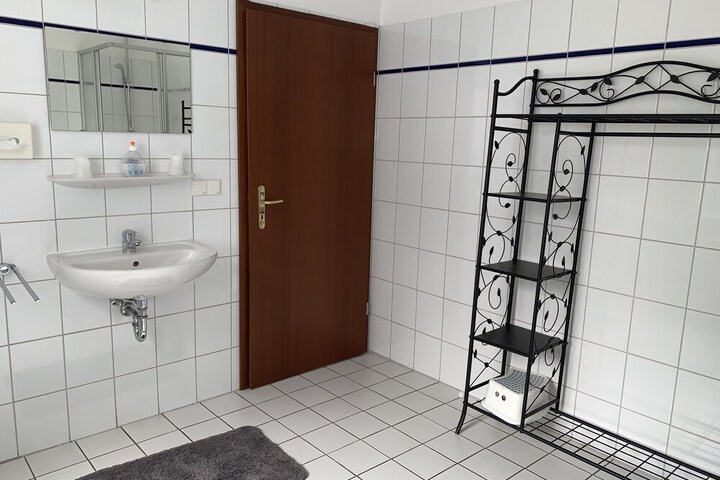 Room 100 of 127