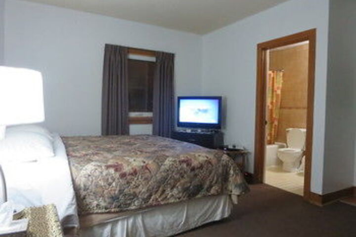Room 7 of 16