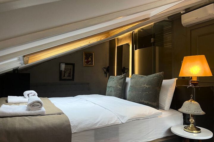 Room 11 of 63