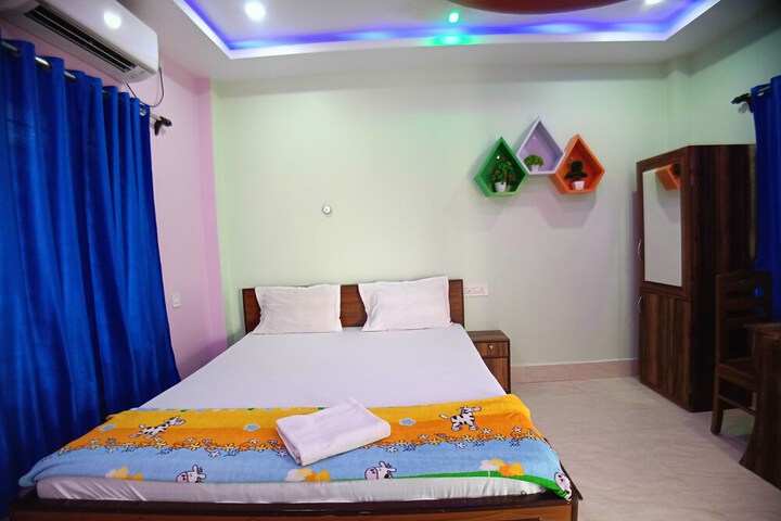 Room 9 of 30