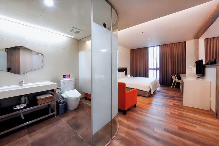 Room 102 of 155