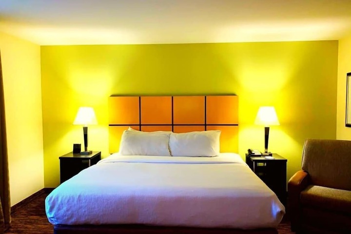 1 Queen Bed Studio Suite (5 of 11)