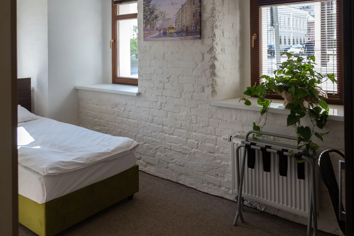 Room 4 of 10