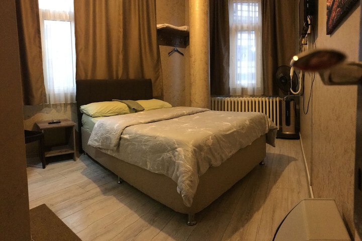 Room 6 of 22