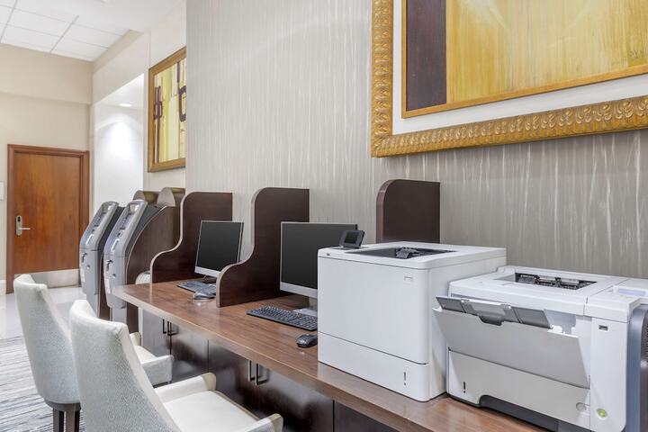 Business Center 70 of 79