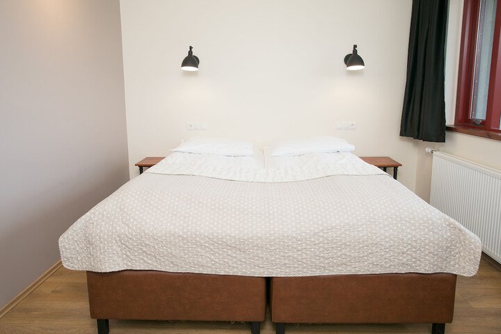 Room 28 of 167