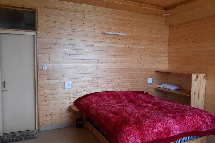 Room 6 of 68