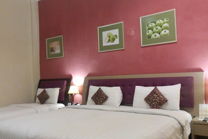 Room 10 of 93