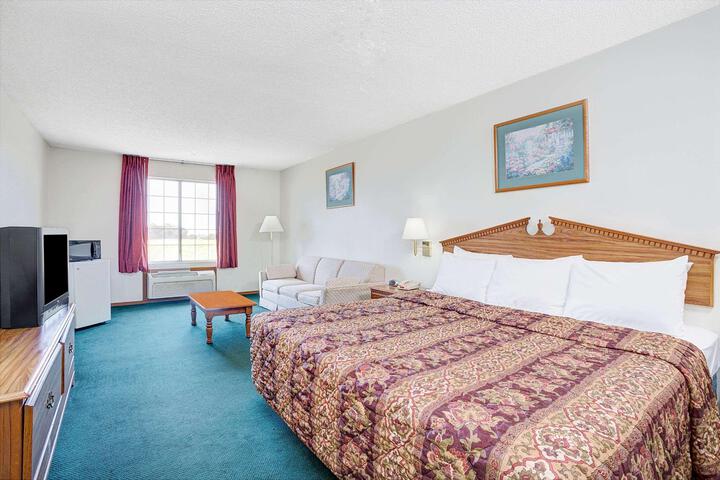 2 Queen Beds (12 of 16)
