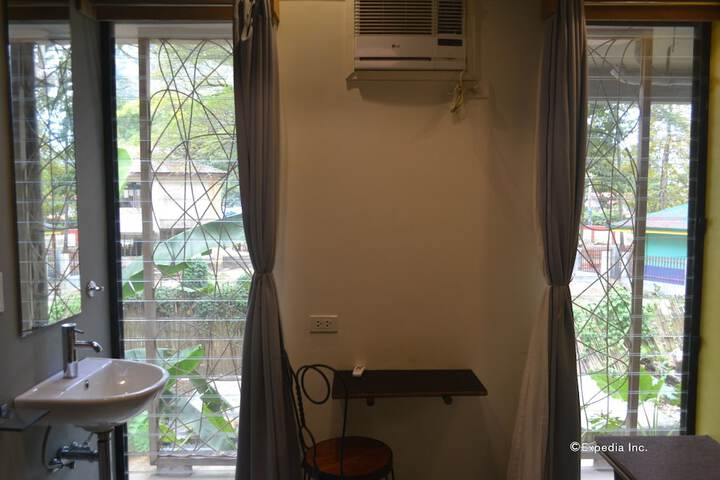 Room 8 of 38