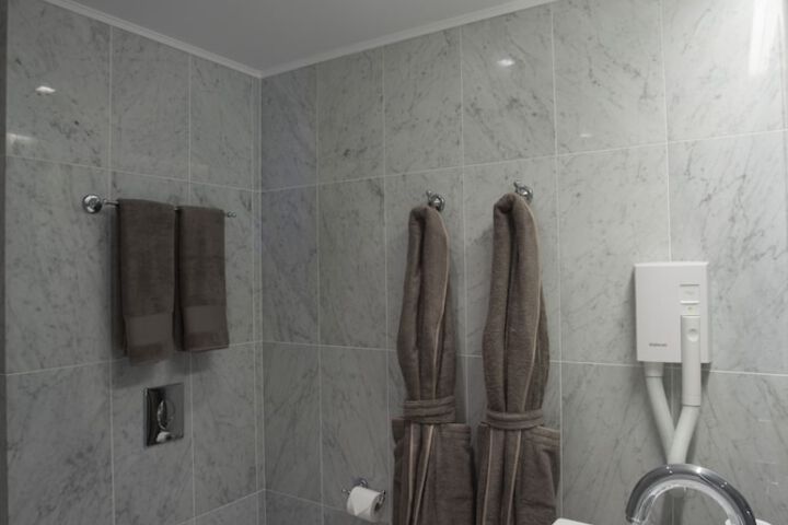 Room 16 of 39