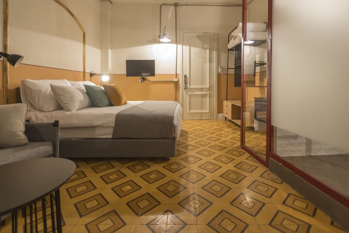 Room 9 of 38