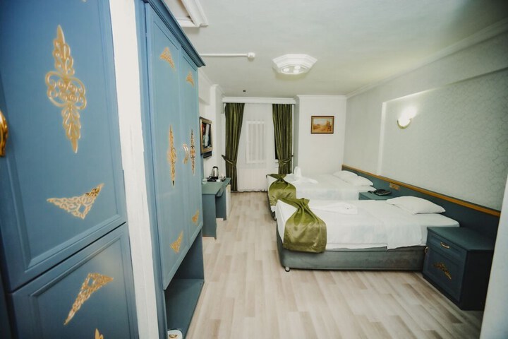 Room 6 of 17
