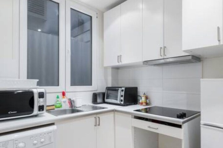 1 Bedroom Flat Near The Eiffel Tower