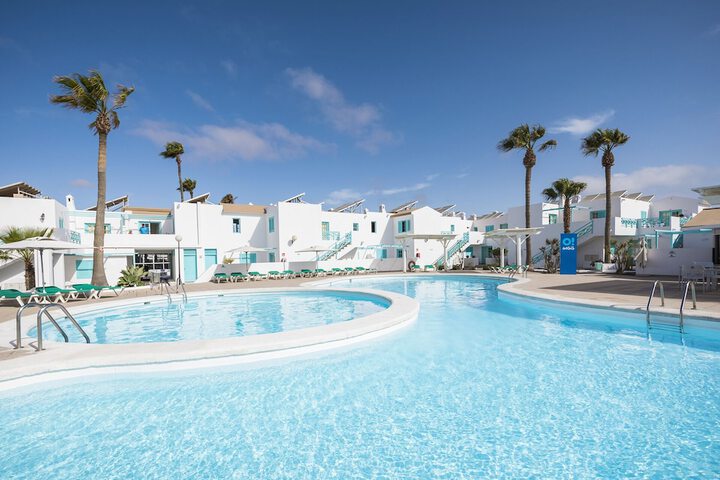 Hotel with Pool