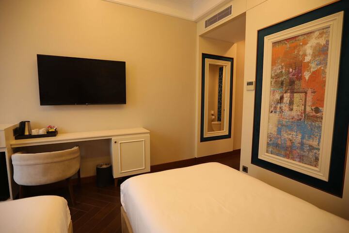 Room 46 of 105