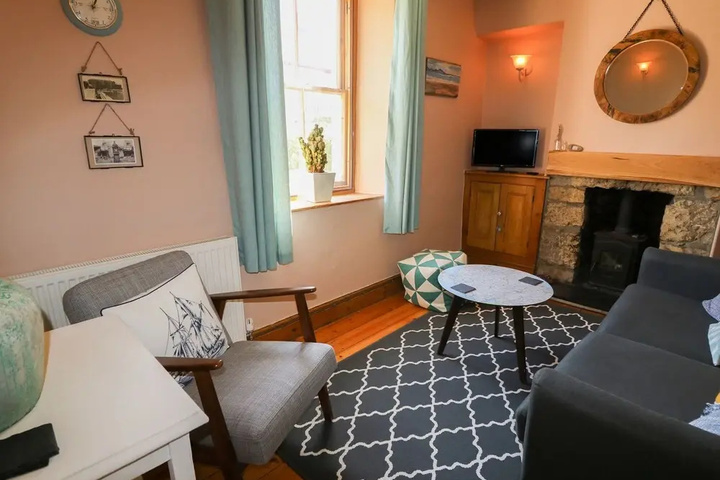 Room 6 of 14