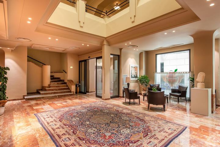 Guest Lobby