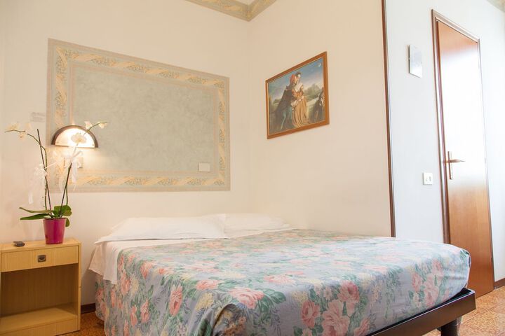 Room 17 of 59