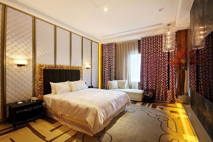 Room 4 of 34