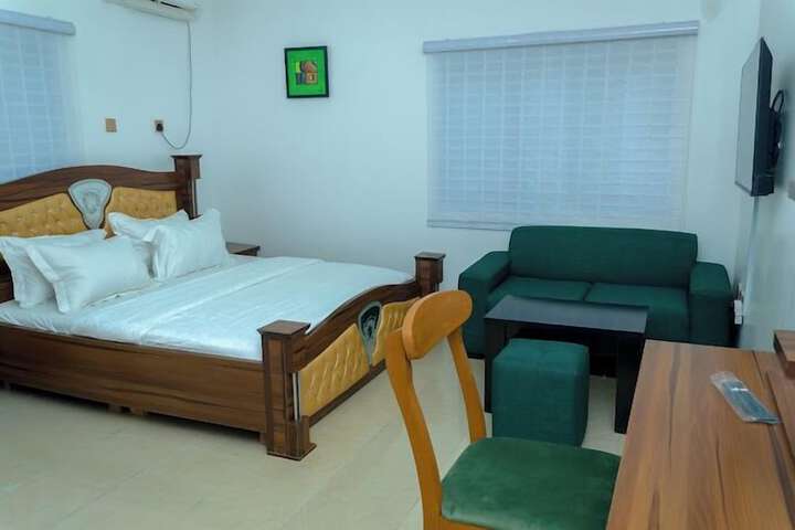 Room 7 of 40