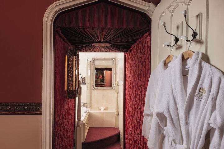 Room 73 of 84