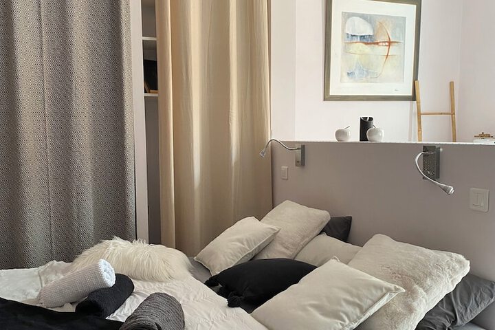 Room 8 of 40