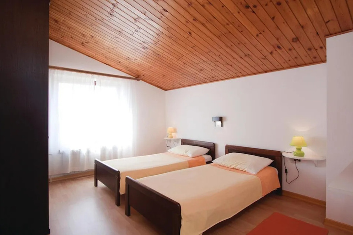 Stunning Home in Barban With Wifi and 2 Bedrooms