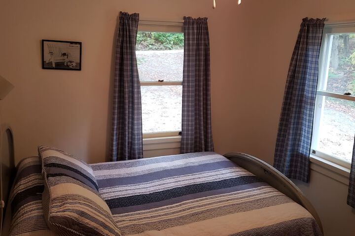 Room 18 of 215