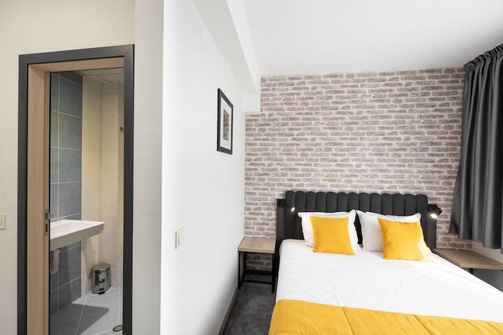 Room 3 of 35