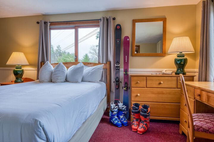 Slope Queen Bed with View (99 of 100)