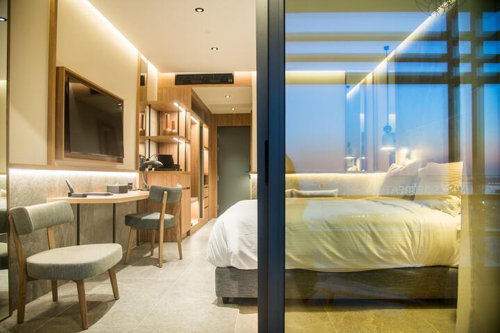 Room 34 of 332