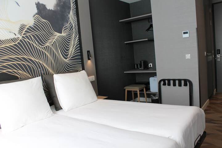 Room 5 of 31