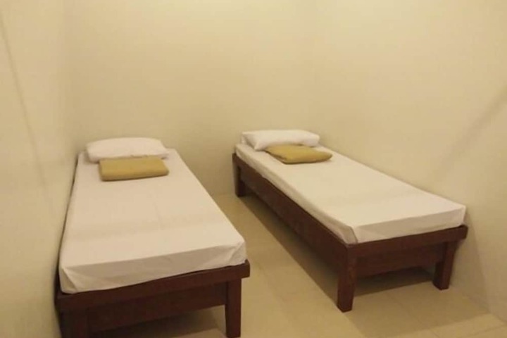 Room 17 of 27
