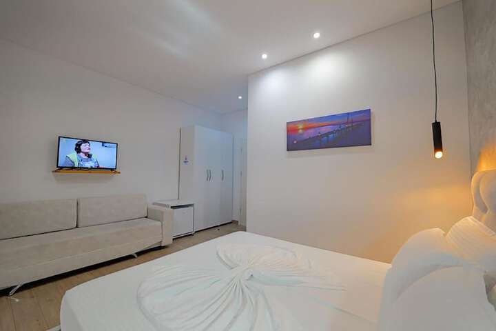 Room 13 of 141