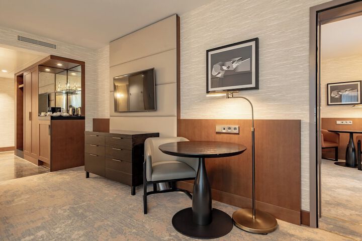 Room 250 of 457