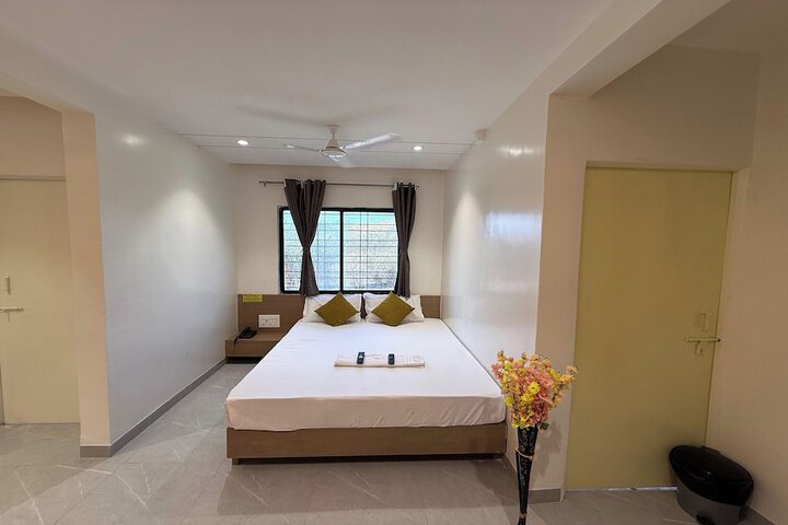 Room 6 of 17