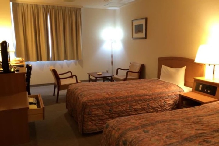 Room 13 of 34