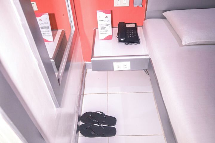 Room 27 of 77