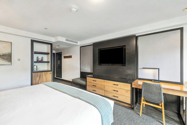 Room 28 of 266