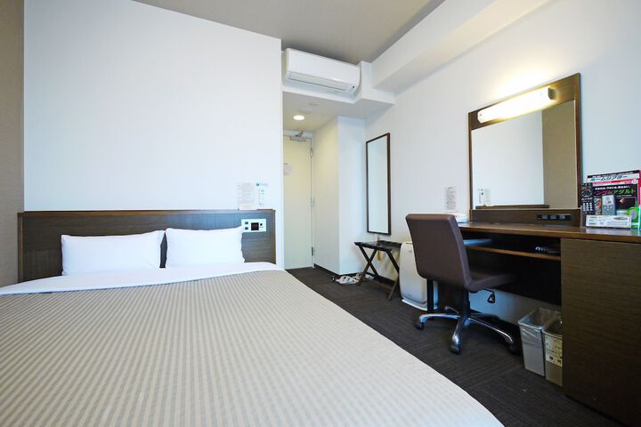 Room 12 of 38