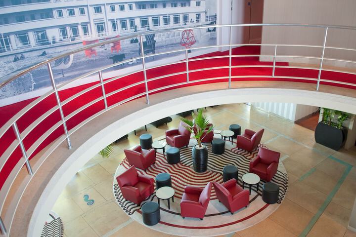 Entrance & Lobby
