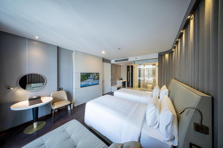 Room 25 of 144