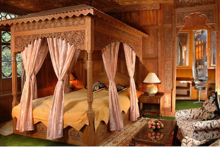 Room 7 of 28