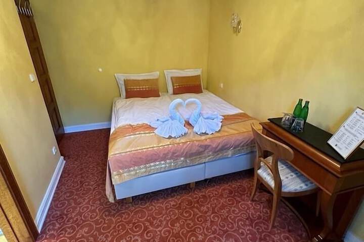 Room 60 of 106